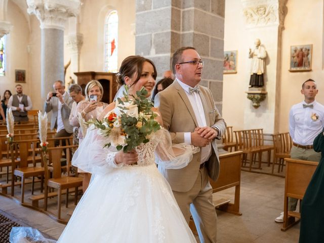 Le mariage de Julien et Maelle à Riotord, Haute-Loire 45