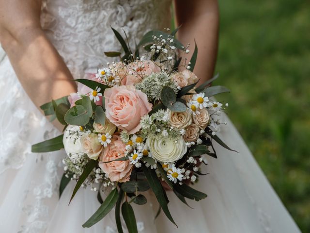 Le mariage de Forent et Solène à Courtavon, Haut Rhin 25