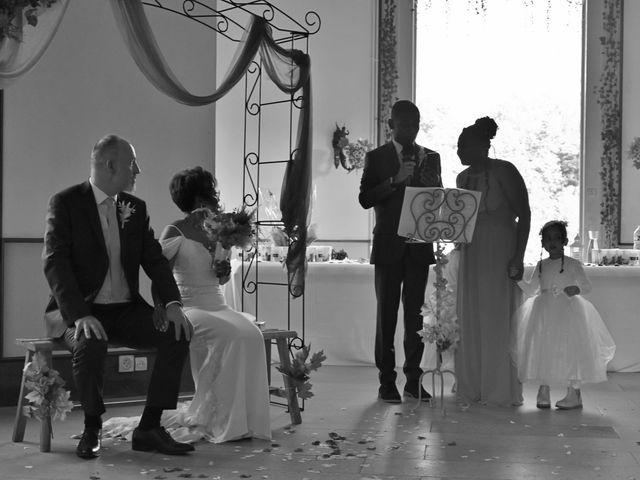 Le mariage de Jean François et Zina à Saint-Cyr-sous-Dourdan, Essonne 31