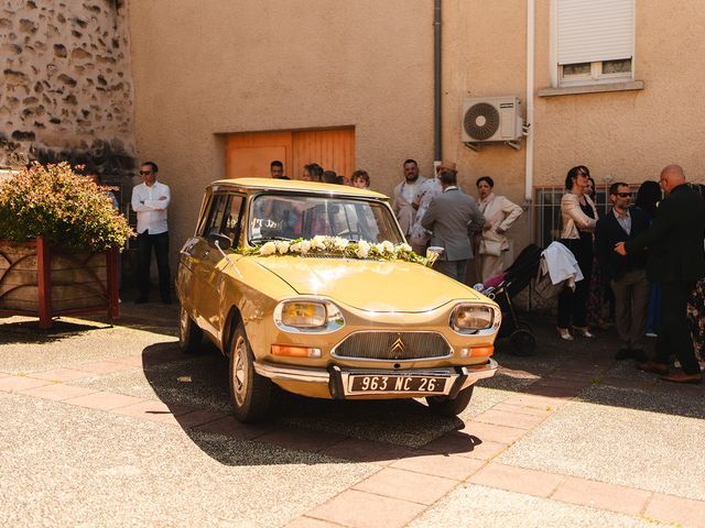Le mariage de Romain et Elodie à Upie, Drôme 44