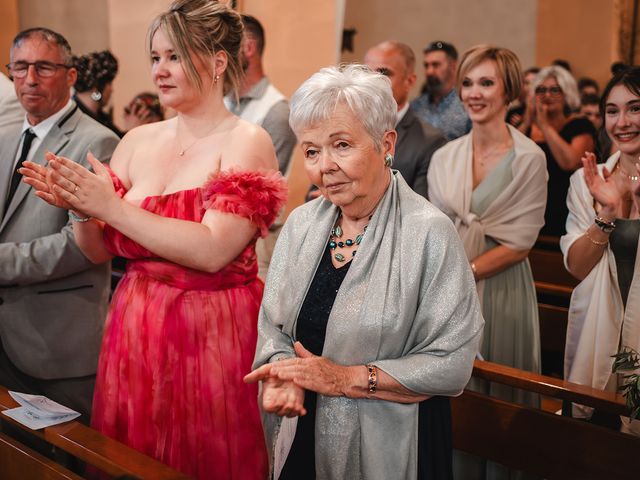 Le mariage de Romain et Elodie à Upie, Drôme 75