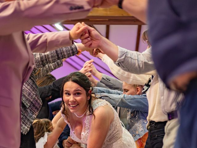 Le mariage de Flavien et Mathilde à Ahuillé, Mayenne 17
