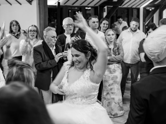 Le mariage de Flavien et Mathilde à Ahuillé, Mayenne 24