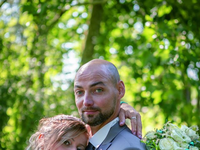 Le mariage de Valerie et Christophe à Bézenet, Allier 2