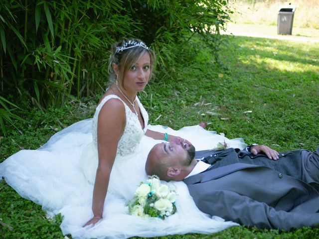 Le mariage de Valerie et Christophe à Bézenet, Allier 14