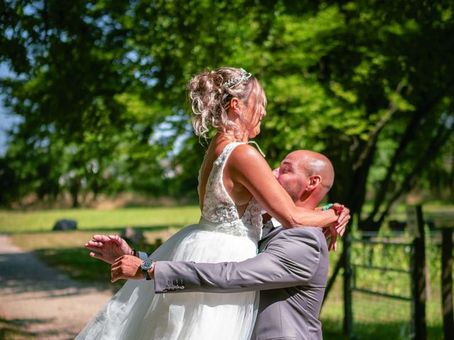 Le mariage de Valerie et Christophe à Bézenet, Allier 16