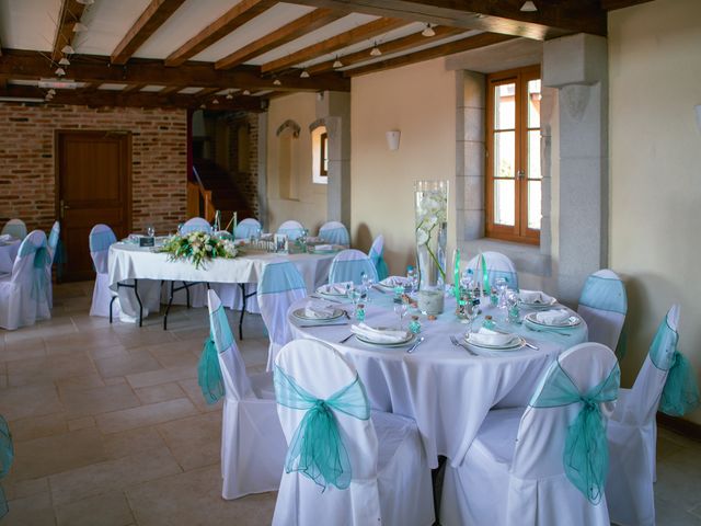 Le mariage de Valerie et Christophe à Bézenet, Allier 19