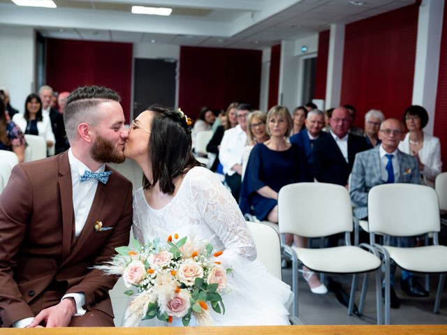 Le mariage de Jérémy et Aurélie à Malafretaz, Ain 3