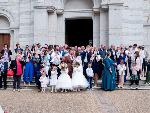 Le mariage de Jérémy et Aurélie à Malafretaz, Ain 22