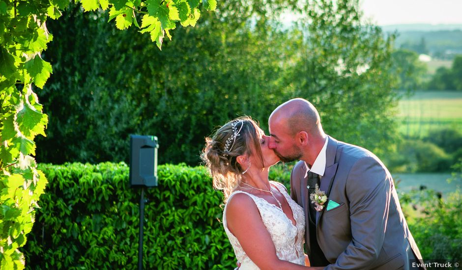 Le mariage de Valerie et Christophe à Bézenet, Allier