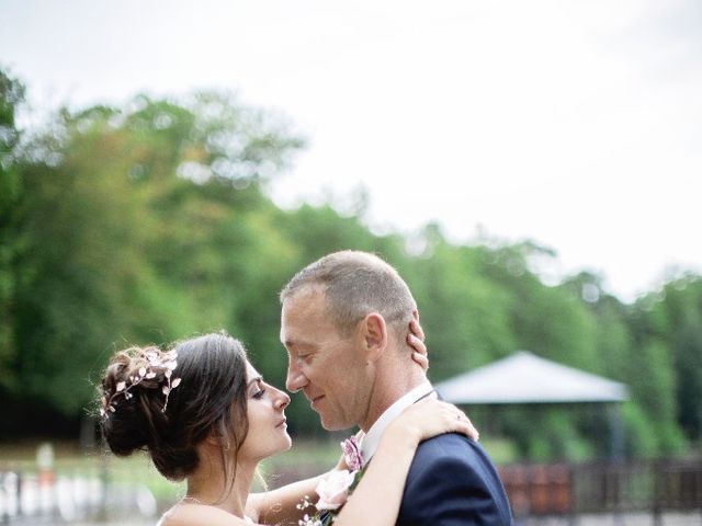 Le mariage de Isabelle et Laura à Forges-les-Eaux, Seine-Maritime 11