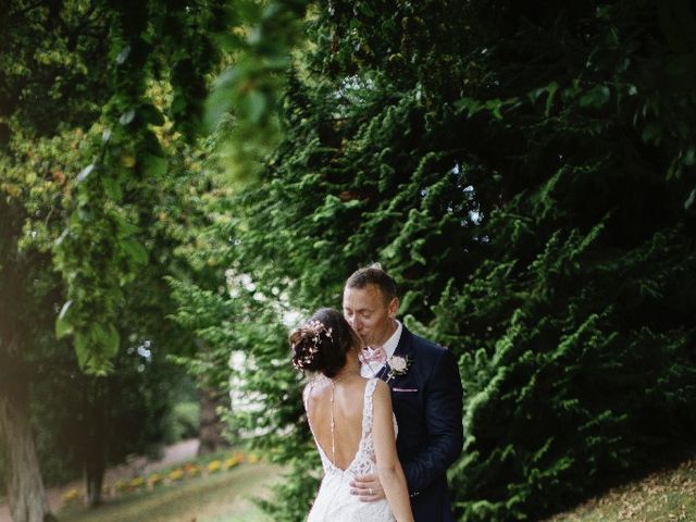 Le mariage de Isabelle et Laura à Forges-les-Eaux, Seine-Maritime 16