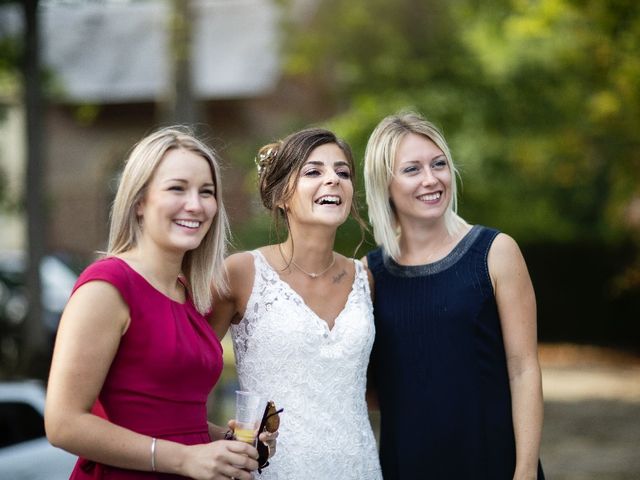 Le mariage de Isabelle et Laura à Forges-les-Eaux, Seine-Maritime 17