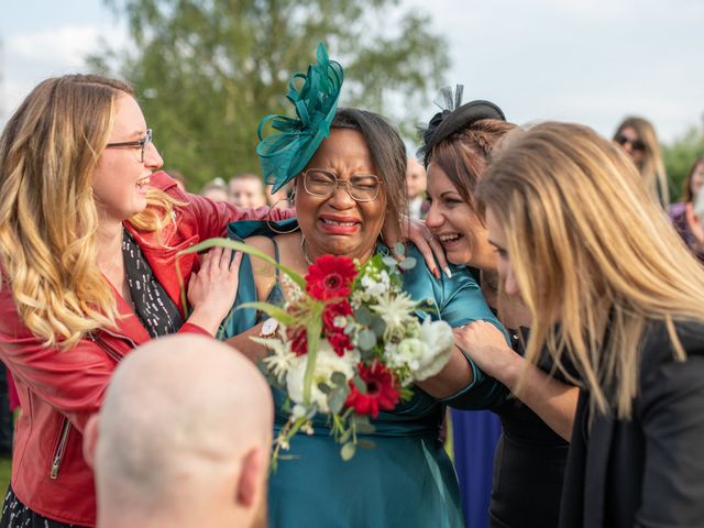 Le mariage de Thomas et Alyson à Ennevelin, Nord 19