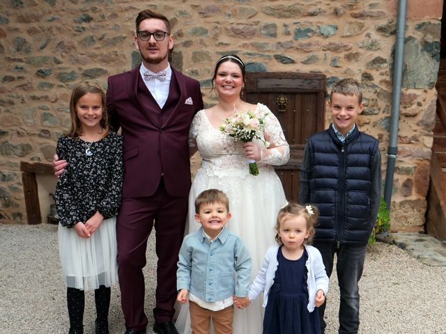 Le mariage de Julia et Pierre à Saint-Forgeux, Rhône 24
