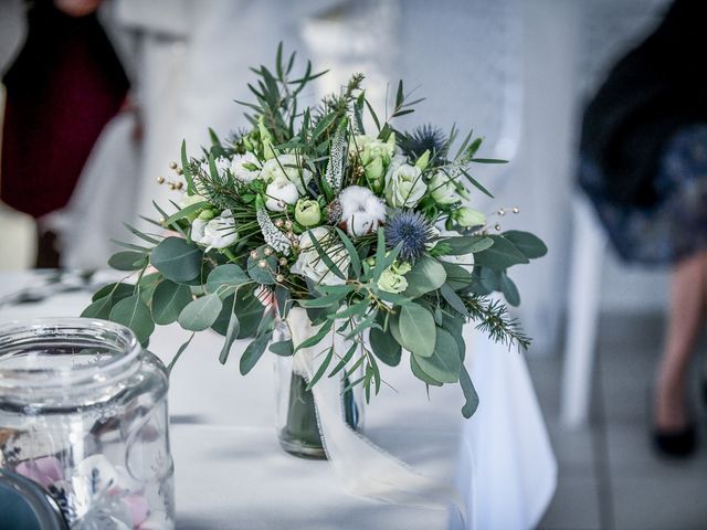 Le mariage de Christophe  et Adélaïde  à Jaunay-Clan, Vienne 27