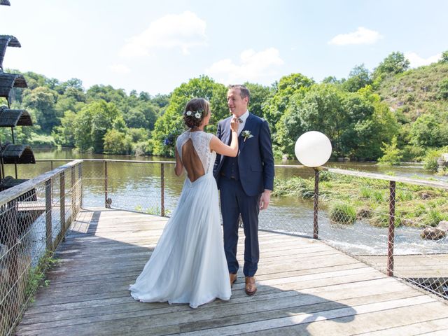 Le mariage de Benoit et Solène à Tiffauges, Vendée 77