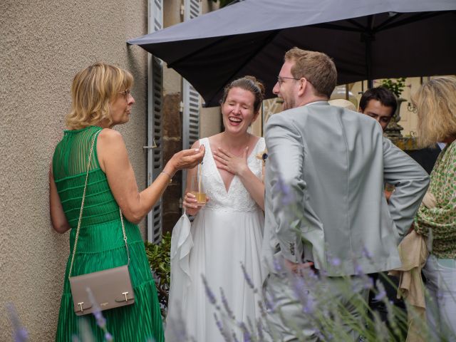 Le mariage de Grigori et Lucie à Semur-en-Auxois, Côte d&apos;Or 37