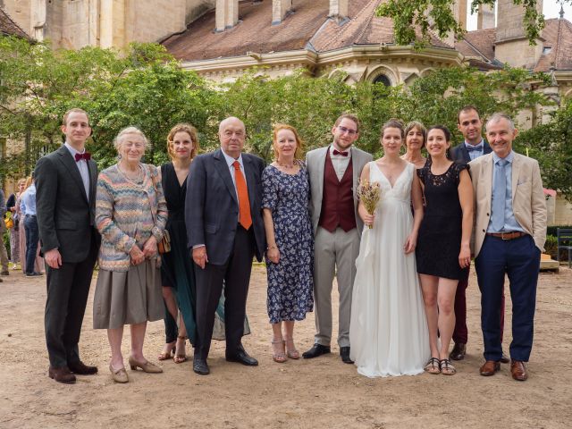 Le mariage de Grigori et Lucie à Semur-en-Auxois, Côte d&apos;Or 108