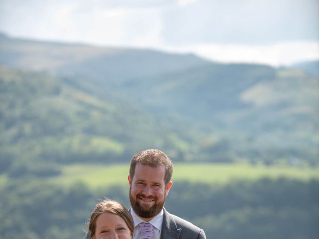 Le mariage de Valentin et Stéphanie à Pléaux, Cantal 14