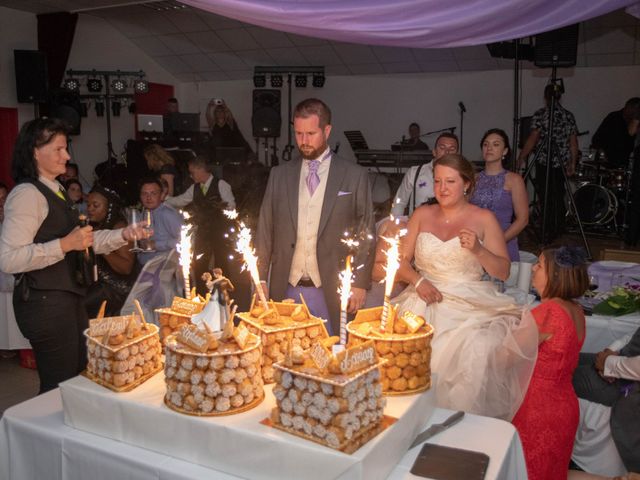 Le mariage de Valentin et Stéphanie à Pléaux, Cantal 29