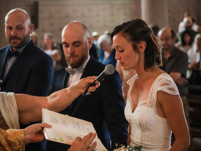 Le mariage de Anthony et Lucie à Saint-Didier-sur-Chalaronne, Ain 15