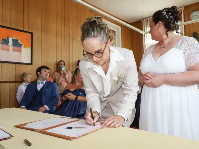 Le mariage de Elodie et Aurélie à Plouigneau, Finistère 23