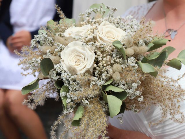 Le mariage de Elodie et Aurélie à Plouigneau, Finistère 29