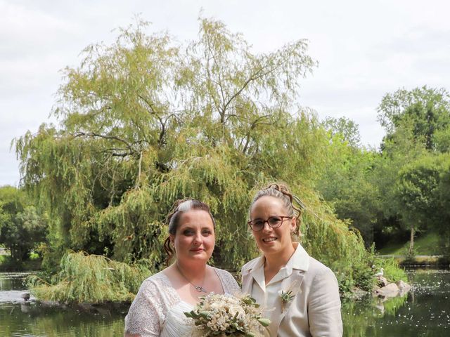 Le mariage de Elodie et Aurélie à Plouigneau, Finistère 30