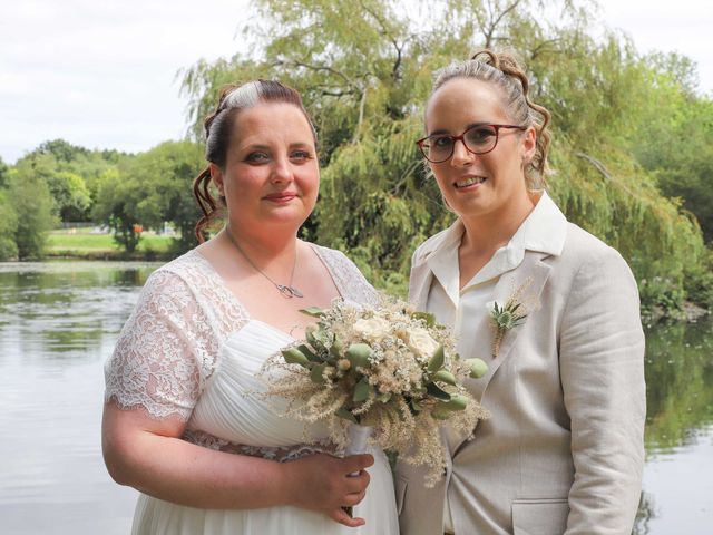 Le mariage de Elodie et Aurélie à Plouigneau, Finistère 31