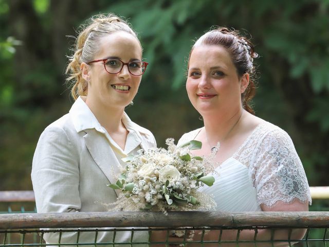 Le mariage de Elodie et Aurélie à Plouigneau, Finistère 1