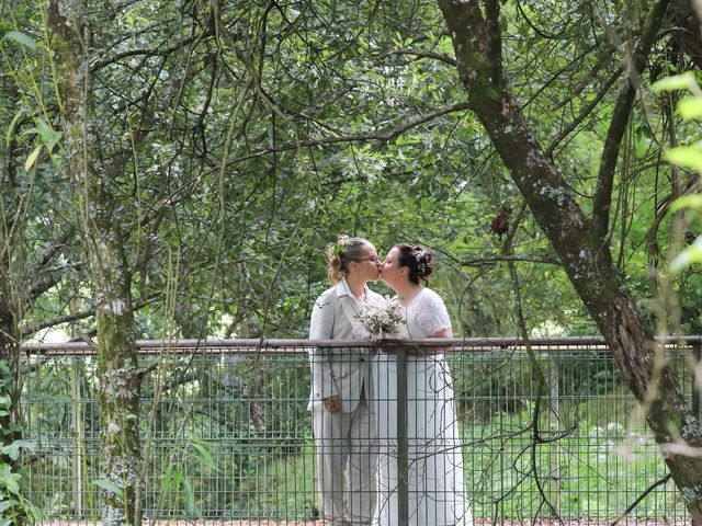 Le mariage de Elodie et Aurélie à Plouigneau, Finistère 36