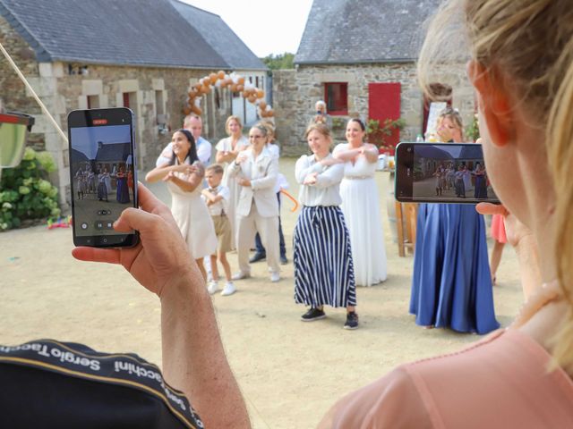 Le mariage de Elodie et Aurélie à Plouigneau, Finistère 50