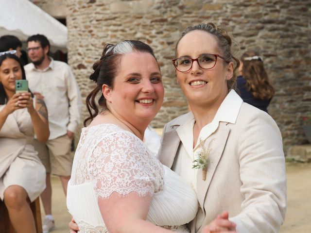 Le mariage de Elodie et Aurélie à Plouigneau, Finistère 55