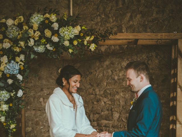 Le mariage de Aubin et Shahina à Savigny, Rhône 32