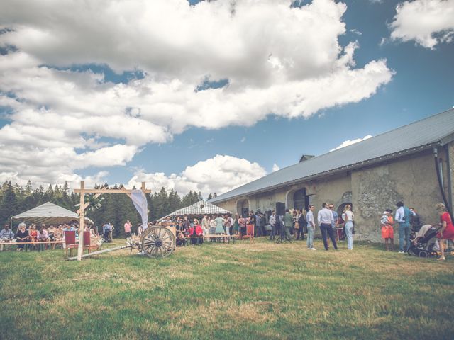 Le mariage de Clément et Juliette à Chapelle-des-Bois, Doubs 13