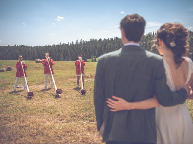 Le mariage de Clément et Juliette à Chapelle-des-Bois, Doubs 14