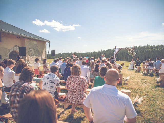 Le mariage de Clément et Juliette à Chapelle-des-Bois, Doubs 18