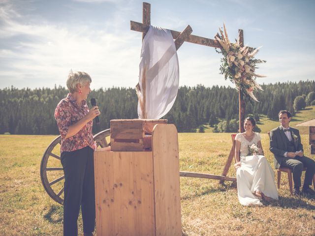 Le mariage de Clément et Juliette à Chapelle-des-Bois, Doubs 23