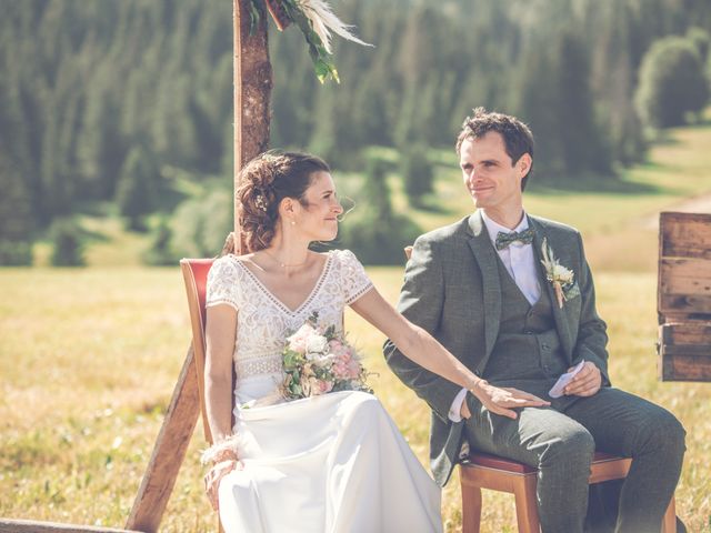 Le mariage de Clément et Juliette à Chapelle-des-Bois, Doubs 24