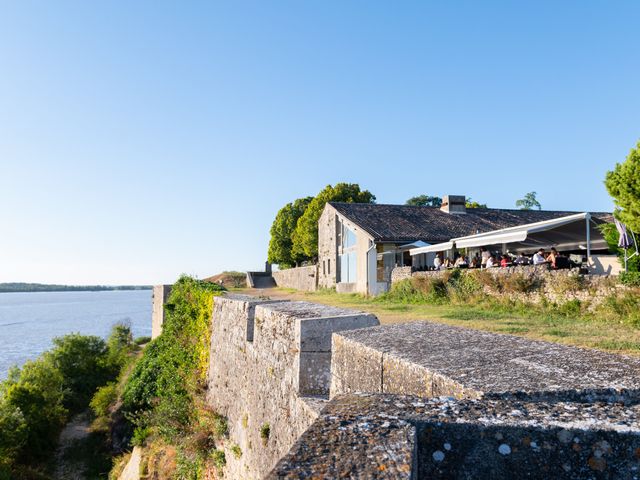 Le mariage de Antoine et Perrine à Blaye, Gironde 37