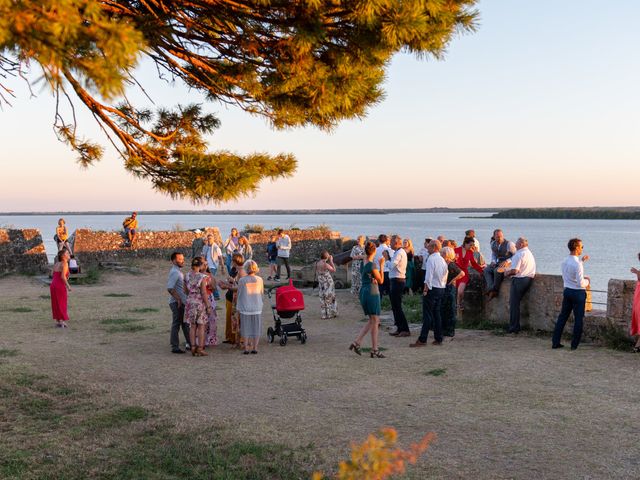 Le mariage de Antoine et Perrine à Blaye, Gironde 40