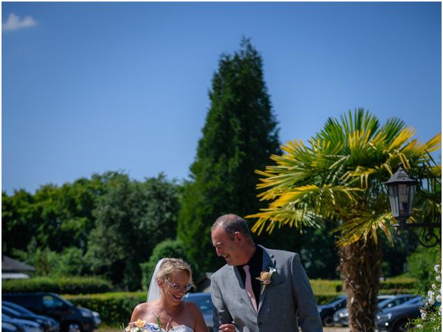 Le mariage de Anthony et Élise à Quillebeuf-sur-Seine, Eure 16