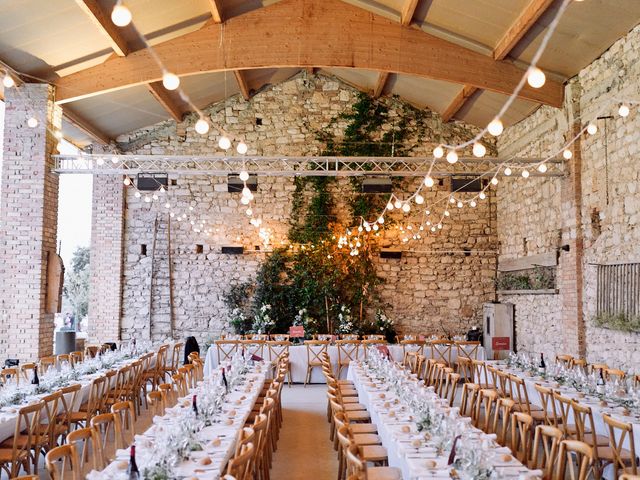 Le mariage de Olivia et Nizar à Grignan, Drôme 57