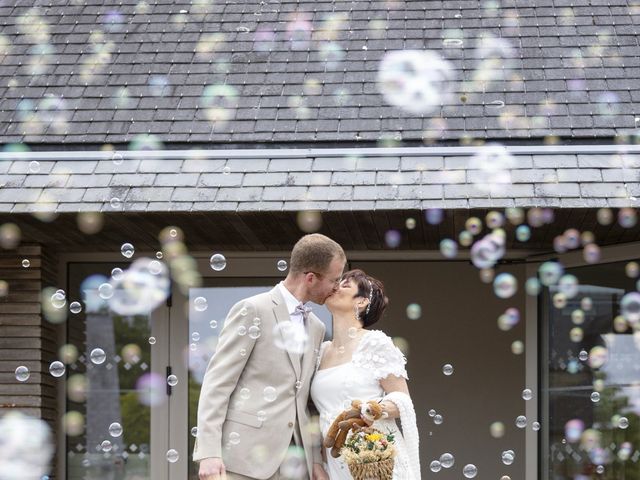 Le mariage de Mickael et Nastasia à Plouguin, Finistère 25