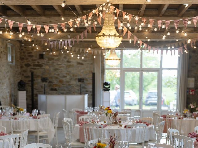 Le mariage de Mickael et Nastasia à Plouguin, Finistère 51