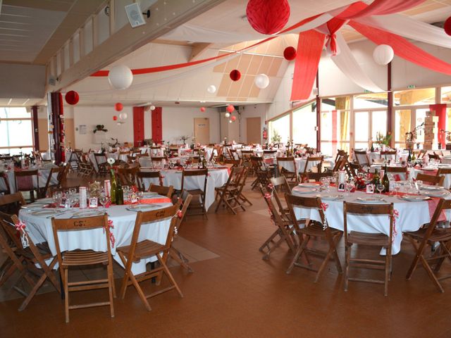 Le mariage de Cyril et Emma à Saint-Vincent-de-Paul, Landes 40