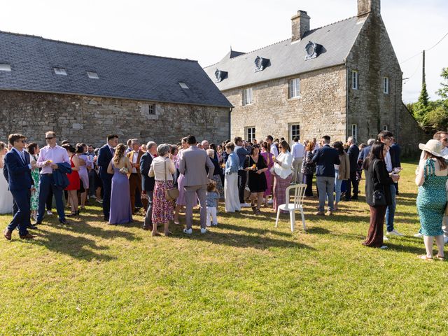 Le mariage de Baptiste et Klervia à Dirinon, Finistère 37