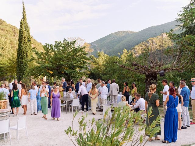 Le mariage de Léna et Cédric à Nyons, Drôme 35