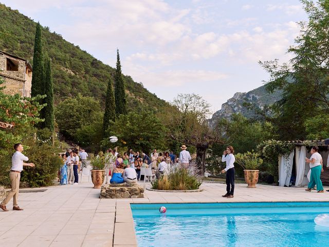Le mariage de Léna et Cédric à Nyons, Drôme 41